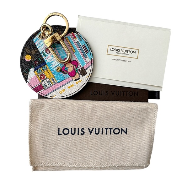 Louis Vuitton Limited 2022 Bag Charm/Key Fob Vivienne In Paris NEW W/Box & COA - Picture 4 of 8